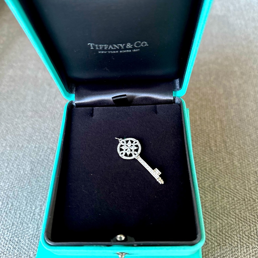 Tiffany & Co, Platinum & diamond Victoria round key with 20’ platinum chain